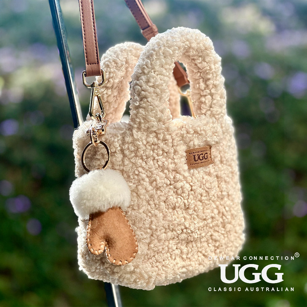 OZWEAR UGG Mitten Pendant PCS006