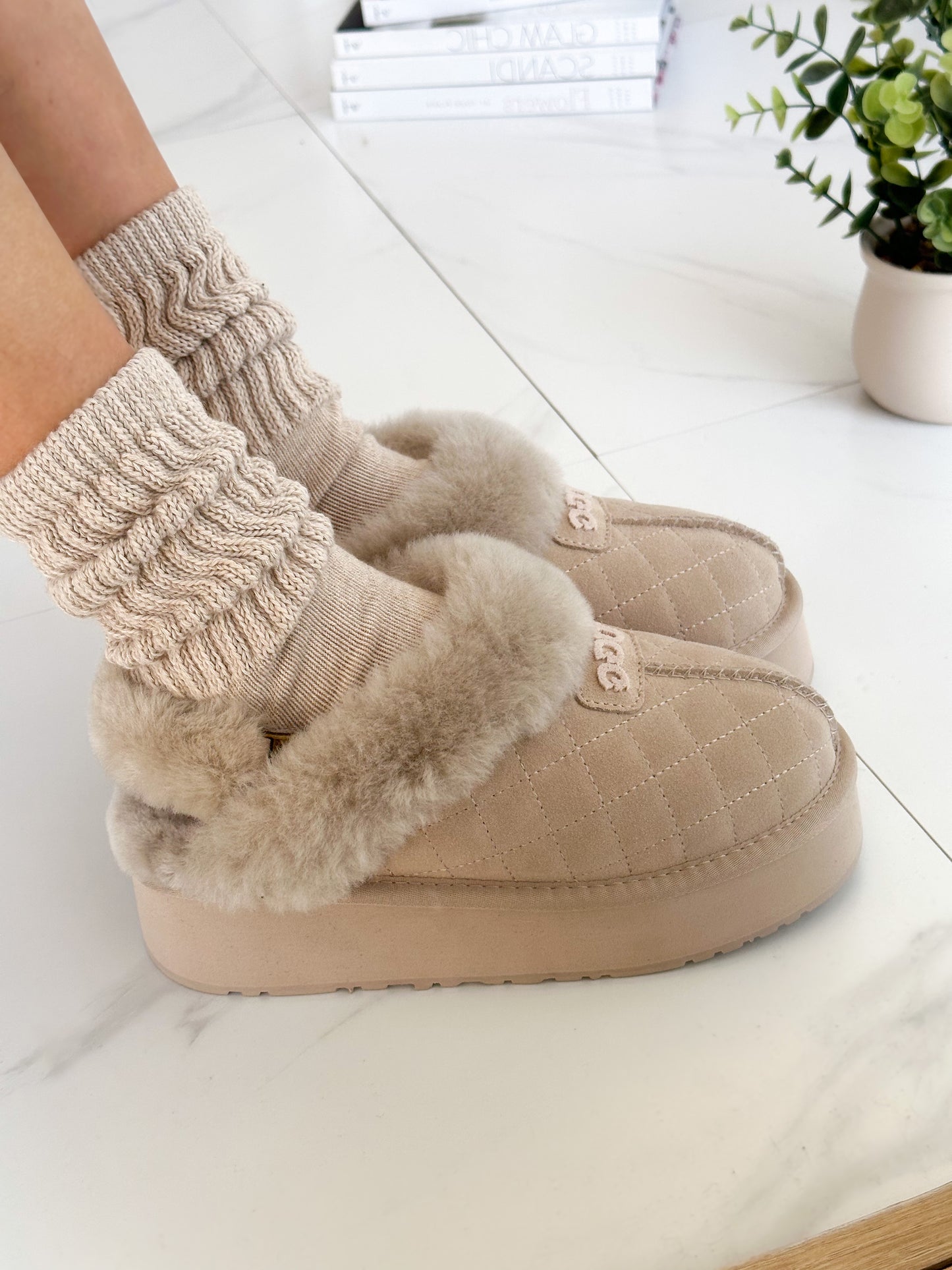 OZWEAR OB114PMDE Coquette Matelassé Logo Platform Slipper